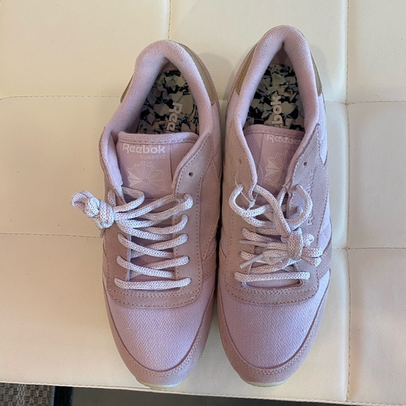 Reebok Classic Running Shoes - Picture 1 of 5